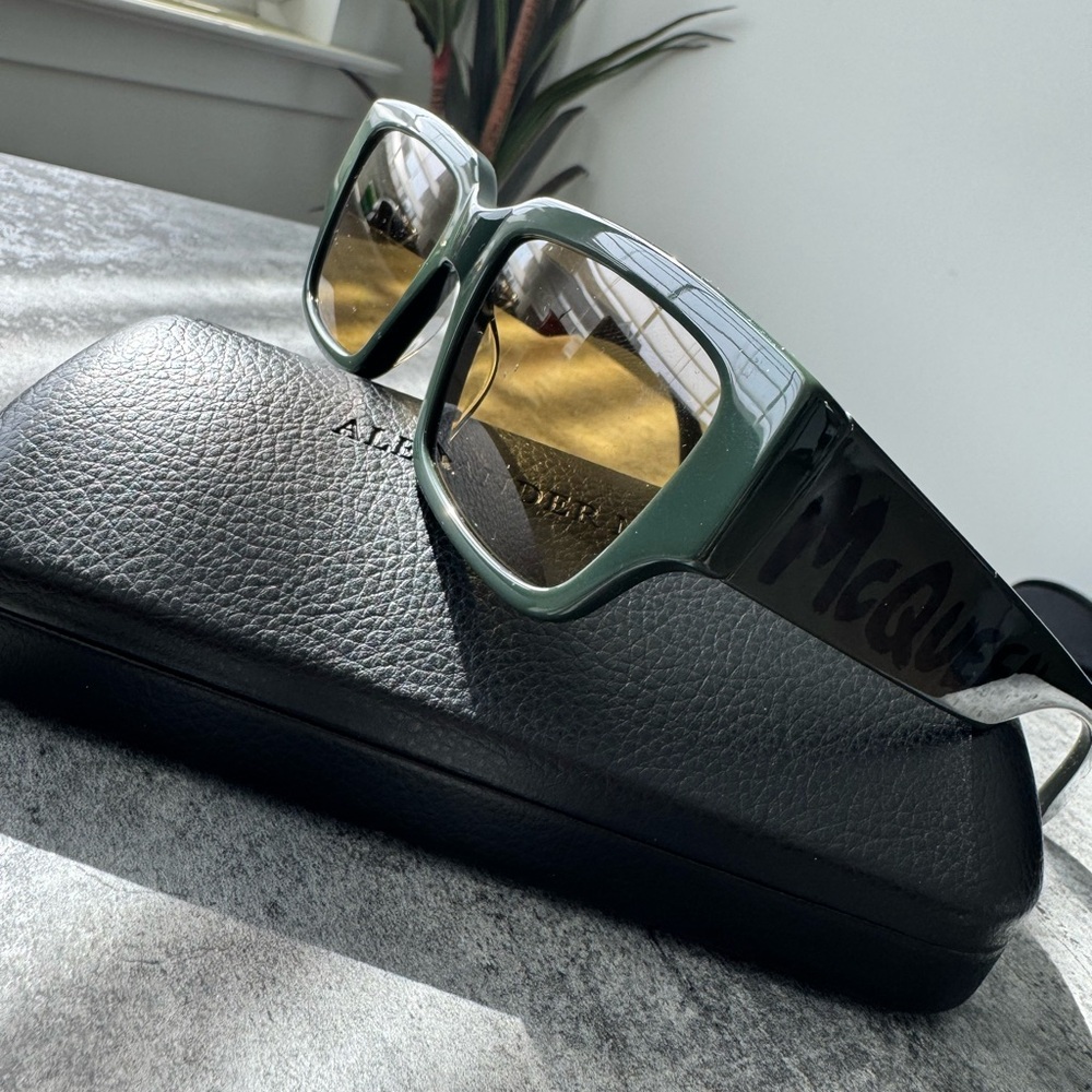 Authentic! Alexander McQueen Olive Sunglasses - Picture 2 of 8